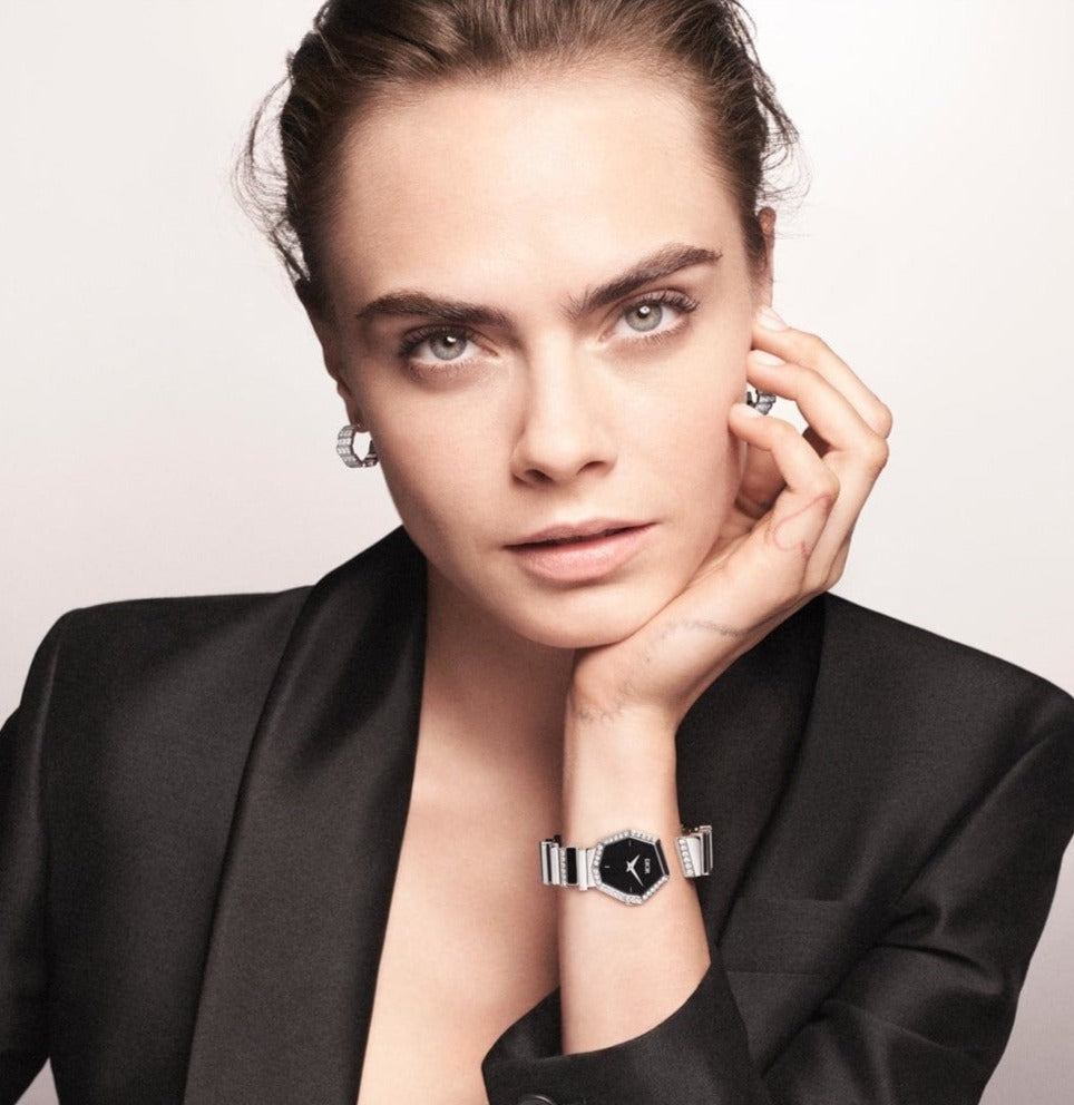 Dior Gem Dior Mother Of Pearl Diamonds Black Dial Silver Steel Strap Watch For Women - CD18111X1058