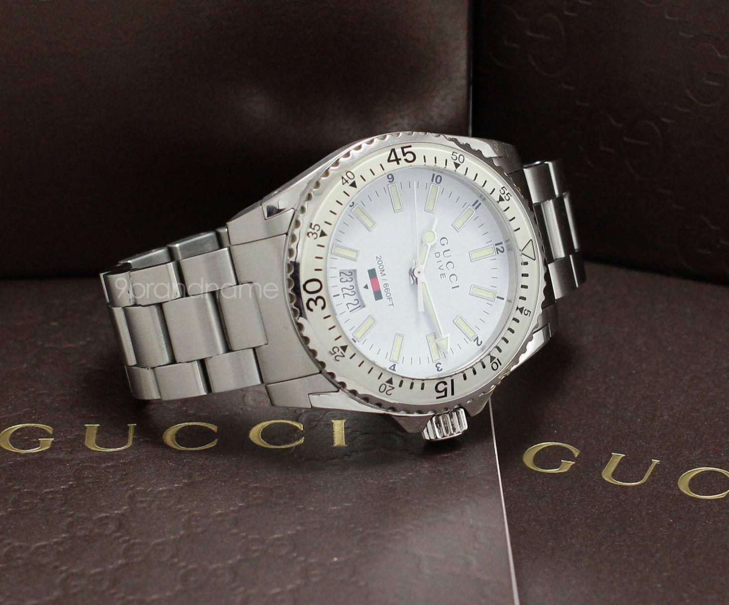 Gucci Dive Quartz White Dial Silver Steel Strap Watch for Men  - YA136302 Watches Gucci   