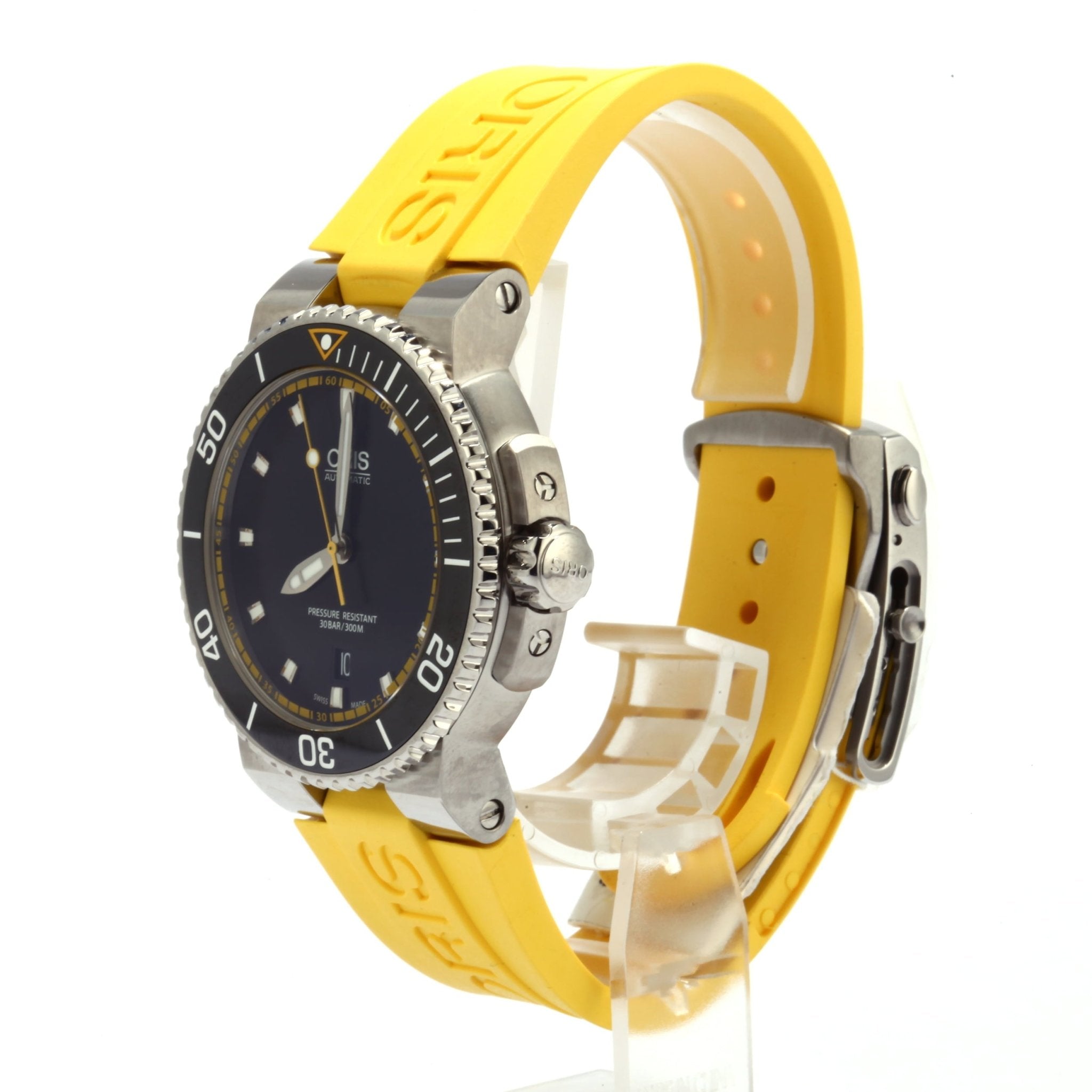 Gucci Dive Black Dial Yellow Rubber Strap Watch For Men - YA136319 Watches Gucci   